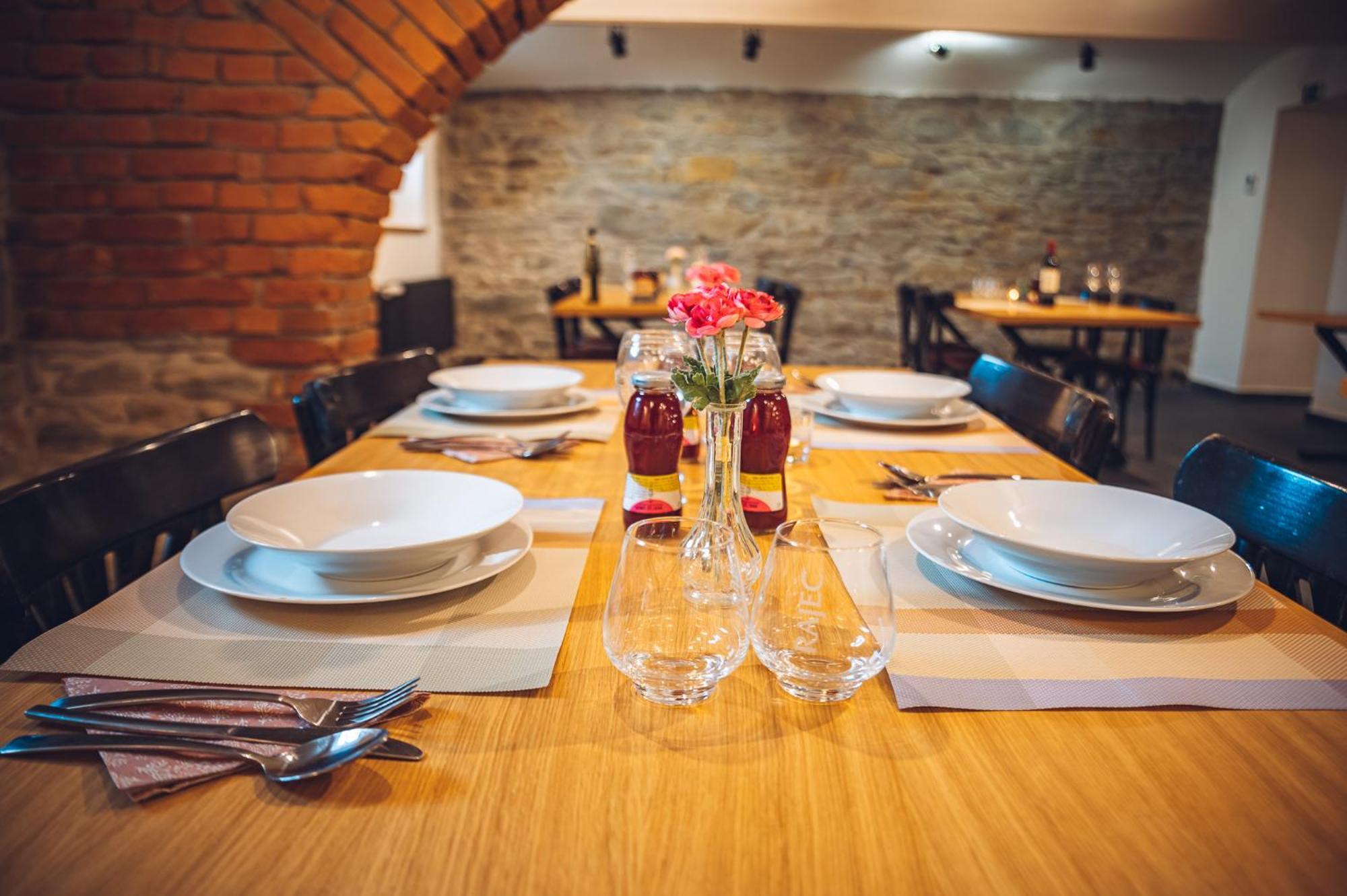 Dobre Misto Hotel Krnov Ngoại thất bức ảnh